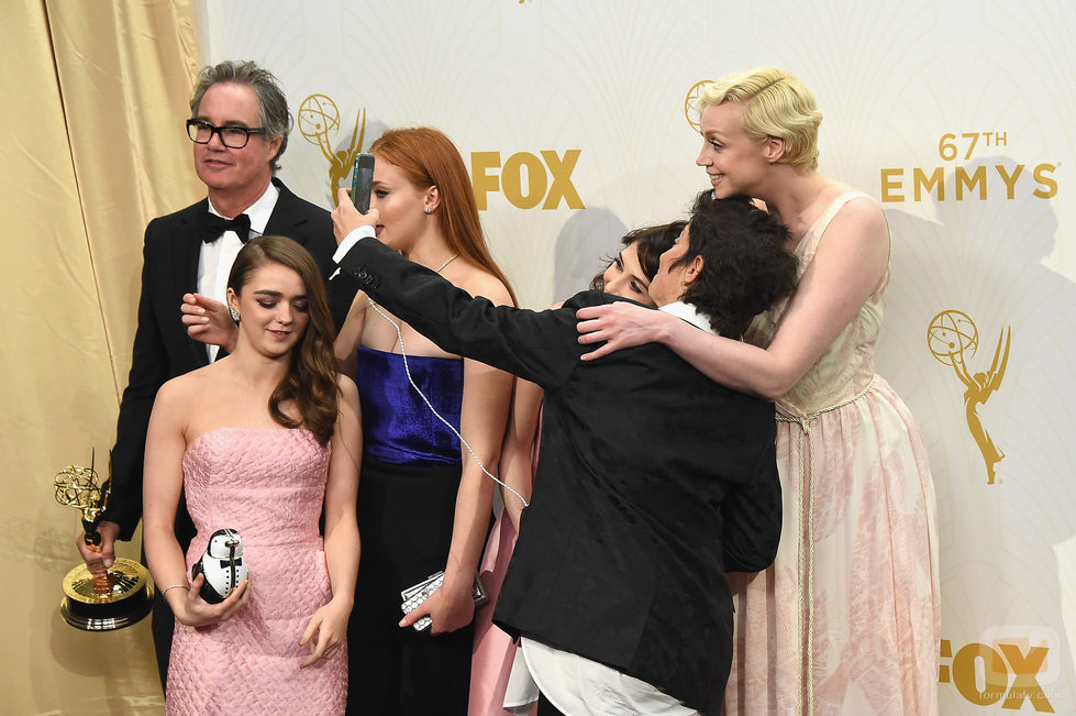 Los actores de 'Juego de Tronos' inmortalizan el momento en los Emmy 2015