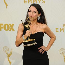 Julia Louis-Dreyfus, radiante ganadora en los Emmy 2015