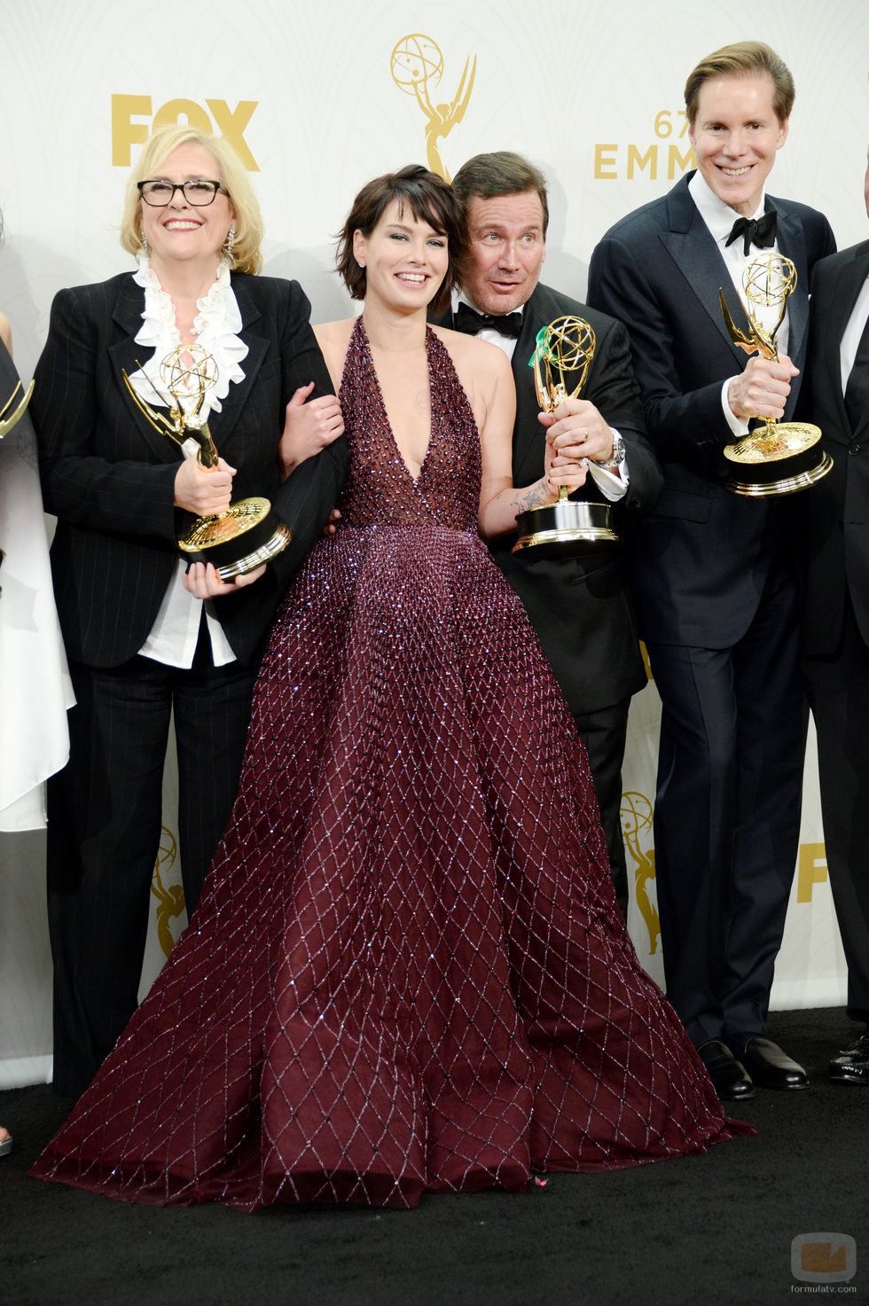Lena Headey y David Nutter de los más divertidos posando en los Emmy 2015