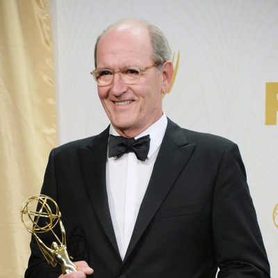 Richard Jenkins, un elegante ganador del Emmy 2015
