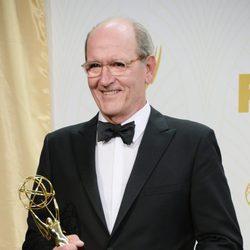 Richard Jenkins, un elegante ganador del Emmy 2015