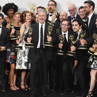 El equipo de 'The Daily Show' despide a su presentador en los Emmy 2015