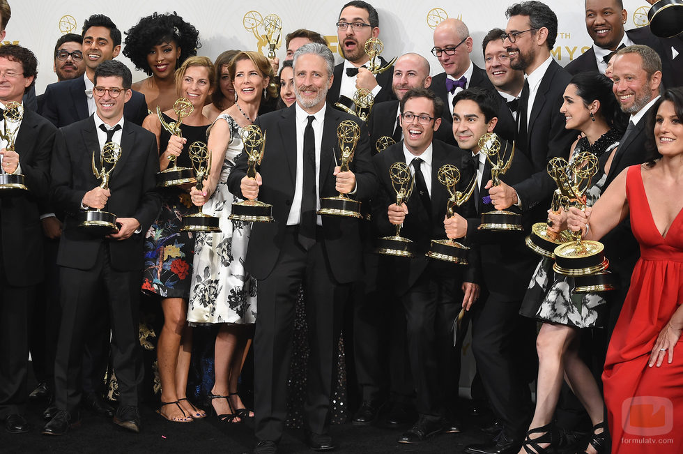 El equipo de 'The Daily Show' despide a su presentador en los Emmy 2015