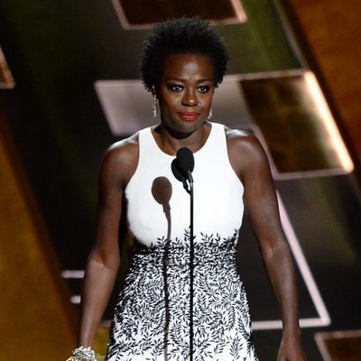 Viola Davis recogió su premio por 'HTGAWM' en los Emmy 2015