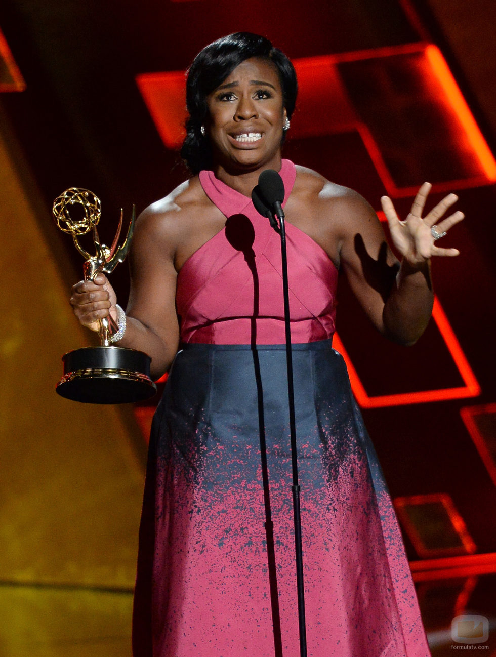 Uzo Aduba, entre lágrimas, en los premios Emmy 2015