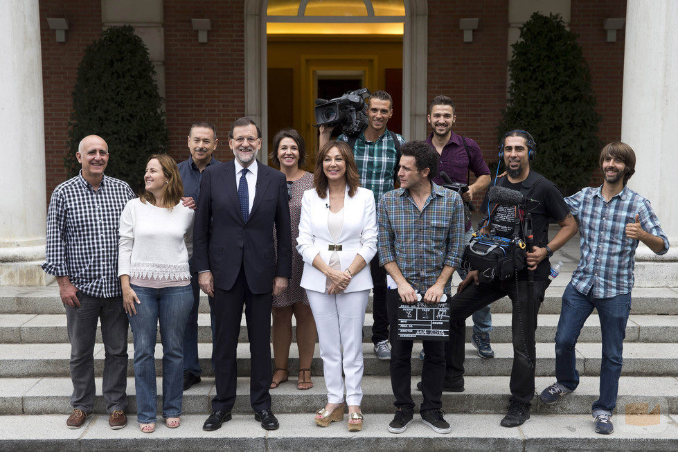 El equipo de 'El programa de Ana Rosa' posa en La Moncloa con Rajoy (PP)