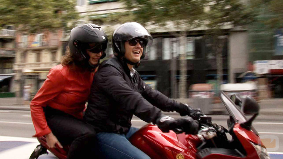 Ana Rosa y Albert Rivera (C's) montan en moto