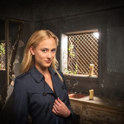 Nora Arnezeder interpreta a Chloe Tousignant en 'Zoo'