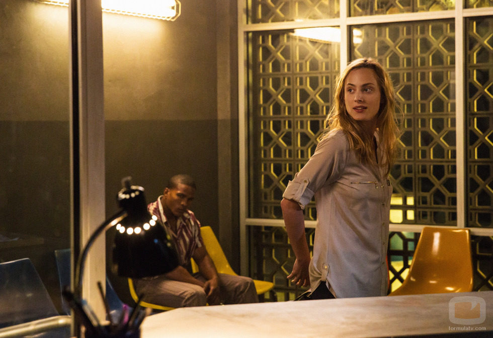 Chloe vuelve a París y se sorprende con la noticia de su hermana en 'Zoo'