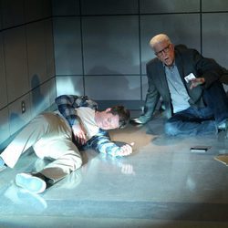 Russell intenta defender a un joven tiroteado en pleno secuestro en 'CSI: Las Vegas'