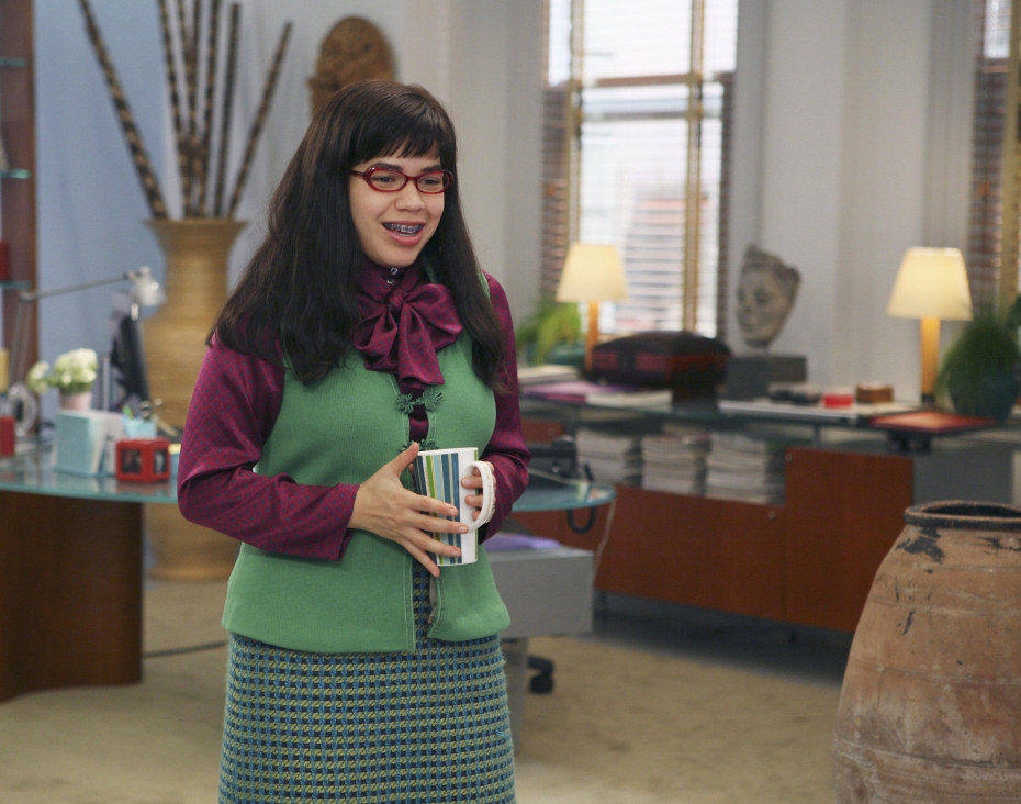 America Ferrera con una taza