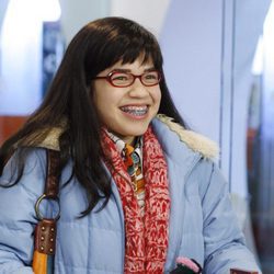 Betty Suarez sonriente en 'Ugly Betty'