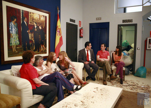 Reunión de vecinos en el hall de 'La que se avecina'