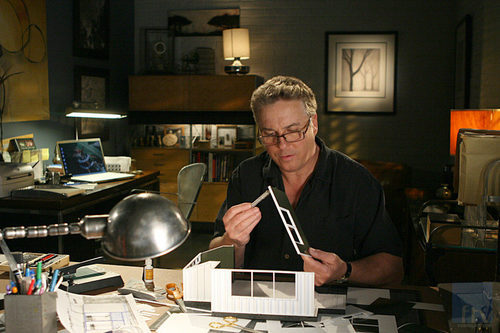 William Petersen construye una maqueta
