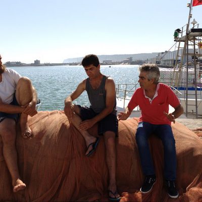 Telmo con dos náufragos