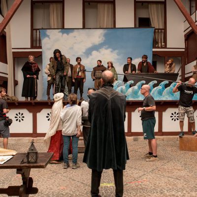 Miguel Rellán esperando a su turno de rodaje en 'El Ministerio del Tiempo'