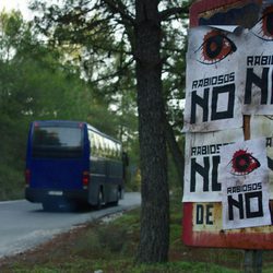 El autobús de 'Rabia' hacia la huida. 