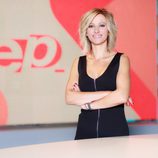 Susanna Griso, presentadora de 'Espejo público' posando de brazos cruzados