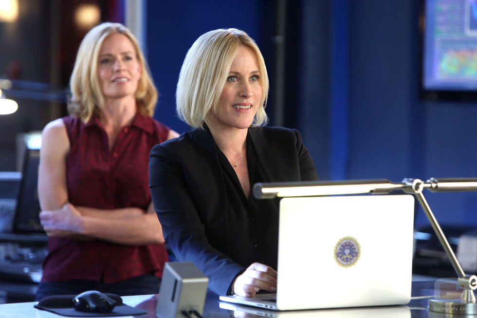 Avery Ryan trabajando junto a Julie Finlay en 'CSI: Las Vegas'