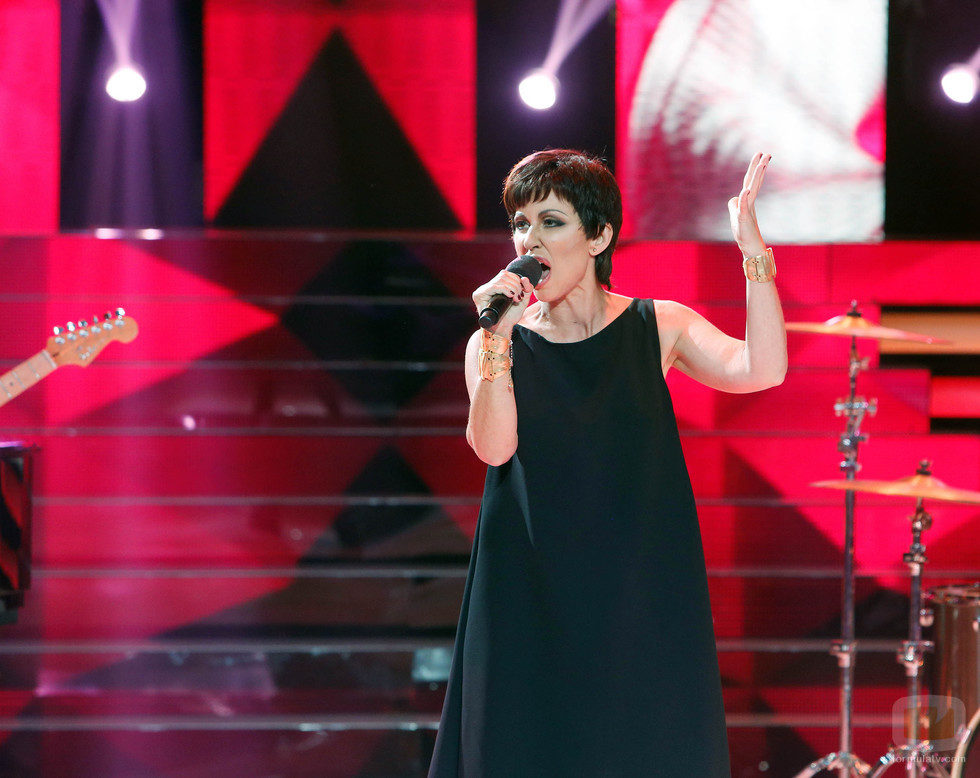 Vicky Larraz canta "Solo le pido a Dios" en 'Tu cara me suena'
