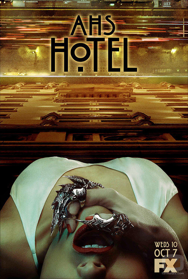 La garra metálica de Lady Gaga en el póster de 'American Horror Story: Hotel'