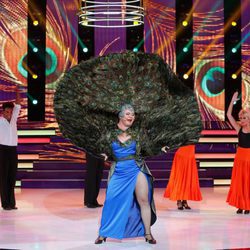 Falete canta "Con dos camas vacías" en 'Tu cara me suena'