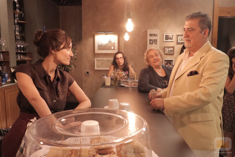 Catalina y el falsificador en 'Olmos y Robles'