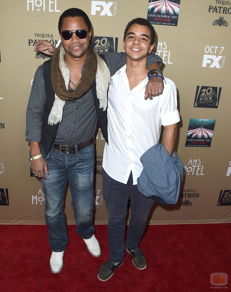 Cuba Gooding Jr. y su hijo, Spencer, en la premiere de 'AHS: Hotel'
