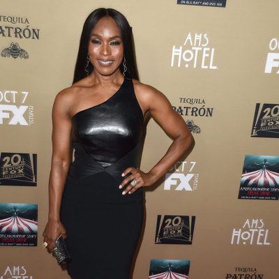 Angela Bassett presume de cuerpo en la premiere de 'AHS: Hotel'