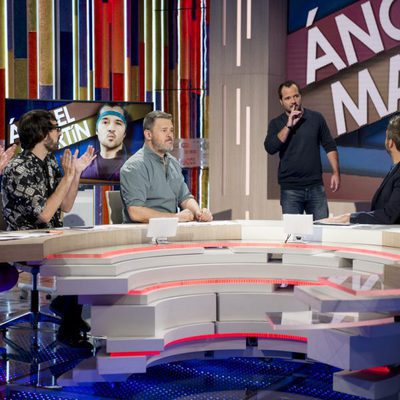 El equipo de 'Zapeando' recibe entre aplausos la visita de Ángel Martín