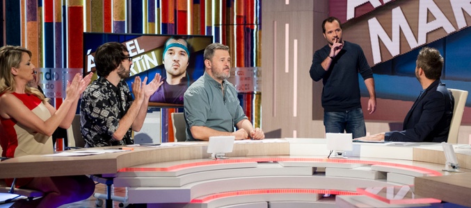 El equipo de 'Zapeando' recibe entre aplausos la visita de Ángel Martín