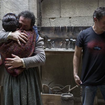 Pepa Aniorte y Santiago Molero se funden en un gran abrazo en su salida de 'Águila Roja'