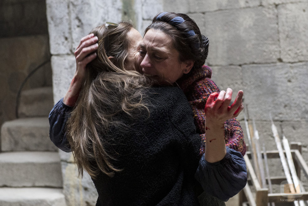 Pepa Aniorte, muy emocionada, se despide de Miryam Gallego en 'Águila Roja'
