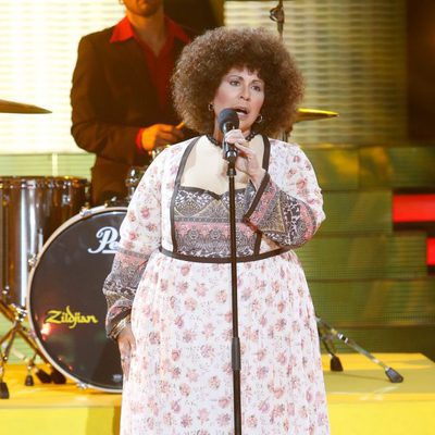Vicky Larraz imita a Mocedades en la quinta gala de 'Tu cara me suena'
