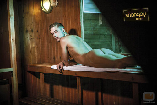 Abraham García desnudo y pillado en la sauna