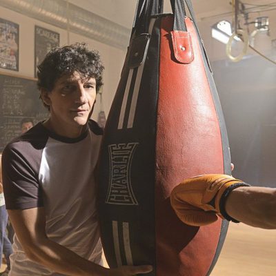 Jero García con su saco de boxeo en la presentación de 'Hermano Mayor'