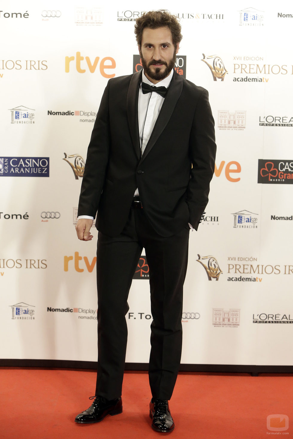 Álex Gadea pasa por la alfombra de los Premios Iris 2015