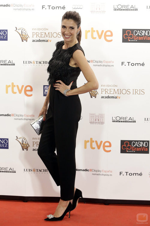 Elia Galera, de lo más divertida, en la alfombra de los Premios Iris 2015