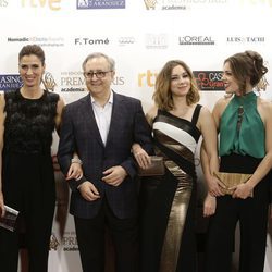Parte del elenco de 'Amar es para siempre' se reúne en la alfombra de los Premios Iris 2015