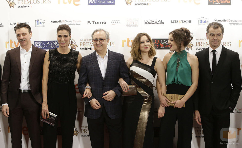 Parte del elenco de 'Amar es para siempre' se reúne en la alfombra de los Premios Iris 2015