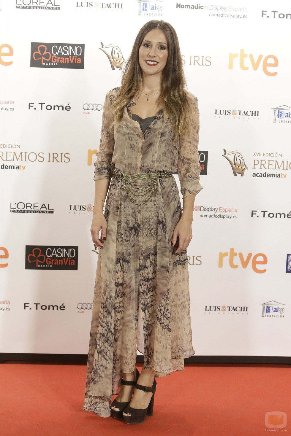 Adela Ucar sorprende con su juvenil look en los Premios Iris 2015