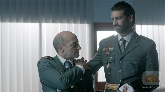 Sebastián y Agustín de traje en 'Olmos y Robles'