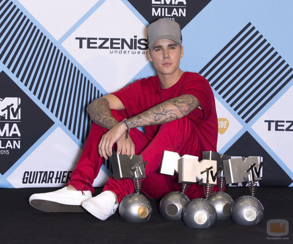 Justin Bieber, sonriente, en los premios de los 'MTV EMAs 2015'