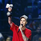 Justin Bieber recoge el premio de mejor artista masculino en los 'MTV EMAs 2015'