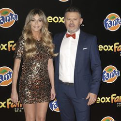 Anna Simon y Miki Nadal en la alfombra naranja de los Neox Fan Awards