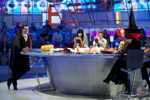 Christian Gálvez se viste de Halloween junto a un plató terrorífico en "Pasapalabra"