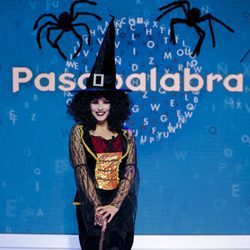 Andrea Duro disfrazada de bruja en el especial de Halloween de 'Pasapalabra'