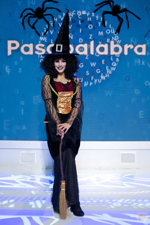Andrea Duro disfrazada de bruja en el especial de Halloween de 'Pasapalabra'