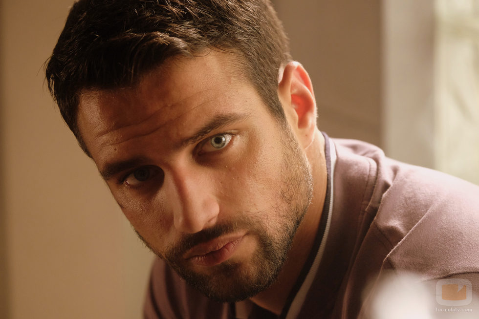 Lucas pensativo en 'Mar de plástico'