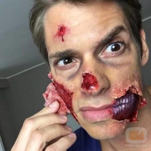 Carlos Baute quitándose el maquillaje de Halloween 2015